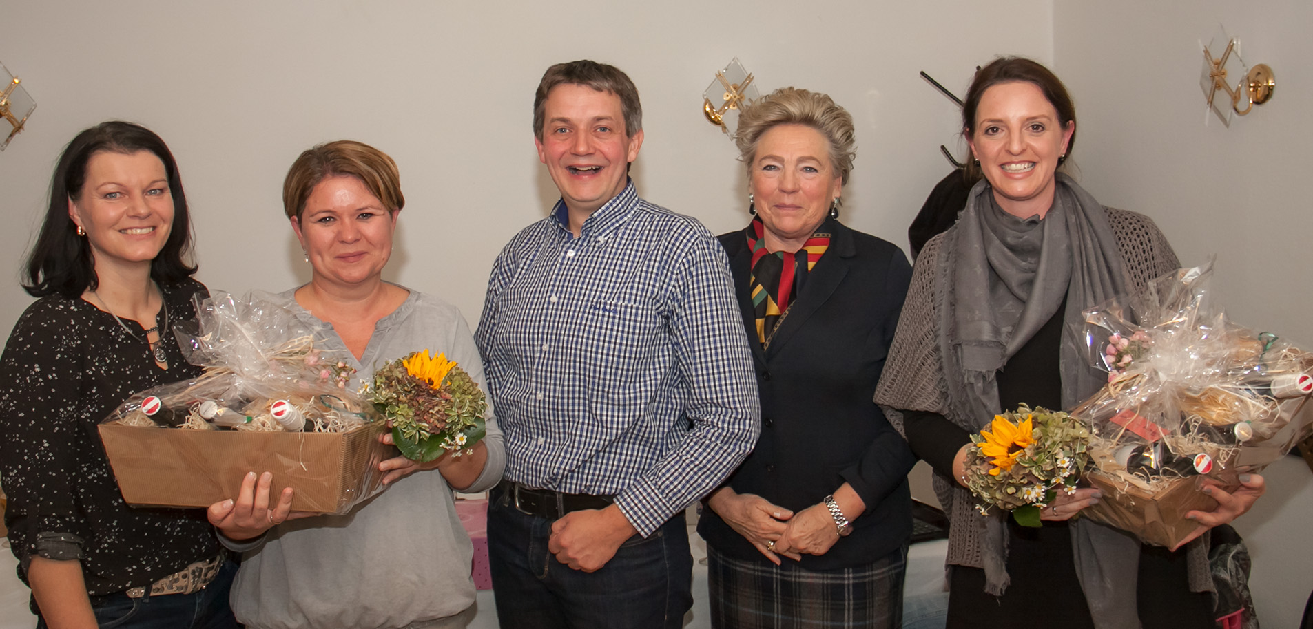 Ein Teil des alten und neuen Vorstandes des Elternvereins der VS Fohnsdorf mit Frau Direktor Eva Schein